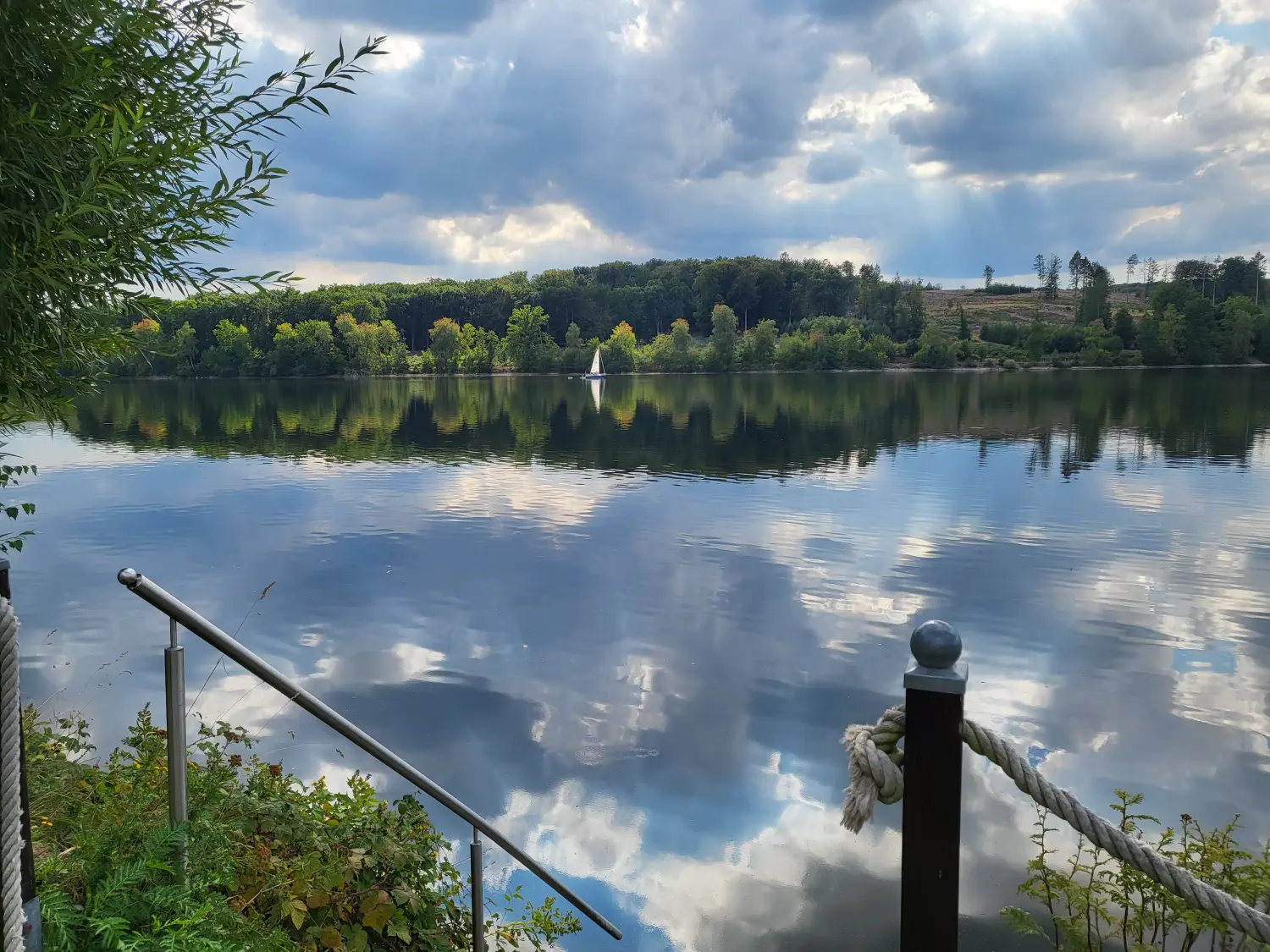 Seezugang direkt auf unserer Strandwiese vom Strandhof Möhnesee